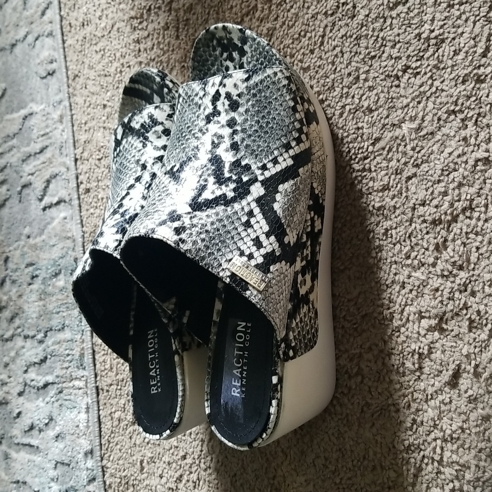 Kenneth Cole slides